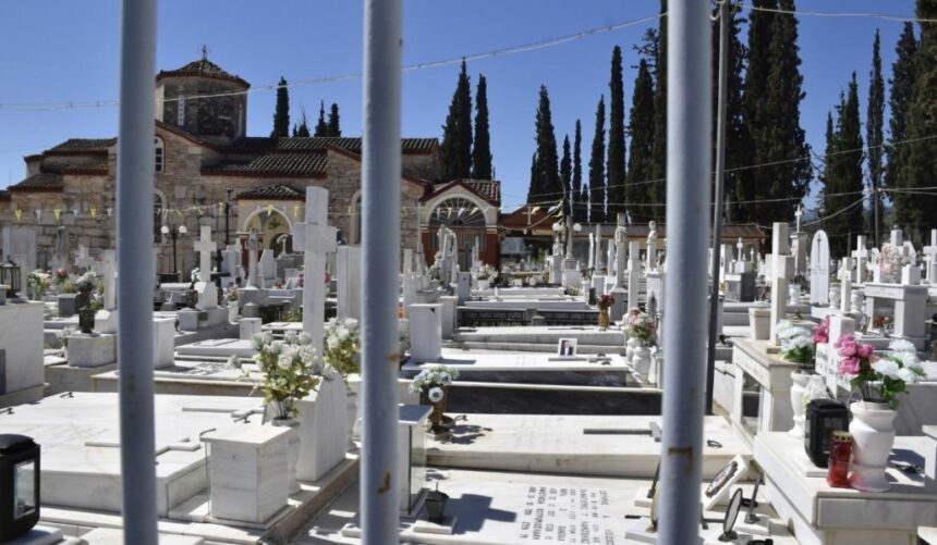 Νίκαια: Έσπασαν δεκάδες οστεοφυλάκια στο Γ΄ Νεκροταφείο - Πήραν και οστά 1