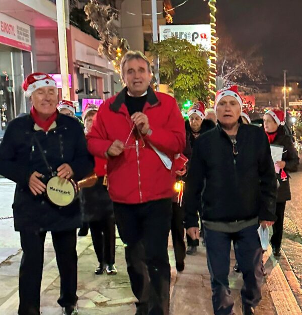 Γιορταστική ατμόσφαιρα στο Χαϊδάρι την παραμονή της Πρωτοχρονιάς 4 Γιορταστική ατμόσφαιρα στο Χαϊδάρι την παραμονή της Πρωτοχρονιάς 3