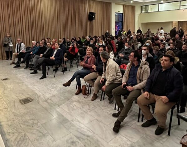 Βράβευση επιτυχόντων μαθητών στην τριτοβάθμια εκπαίδευση 2 Βράβευση επιτυχόντων μαθητών στην τριτοβάθμια εκπαίδευση 1