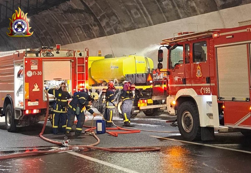 Τροχαίο και πυρκαγιά σε σήραγγα στην Κακιά Σκάλα: Πώς αντιμετωπίζεται; - Βίντεο 1