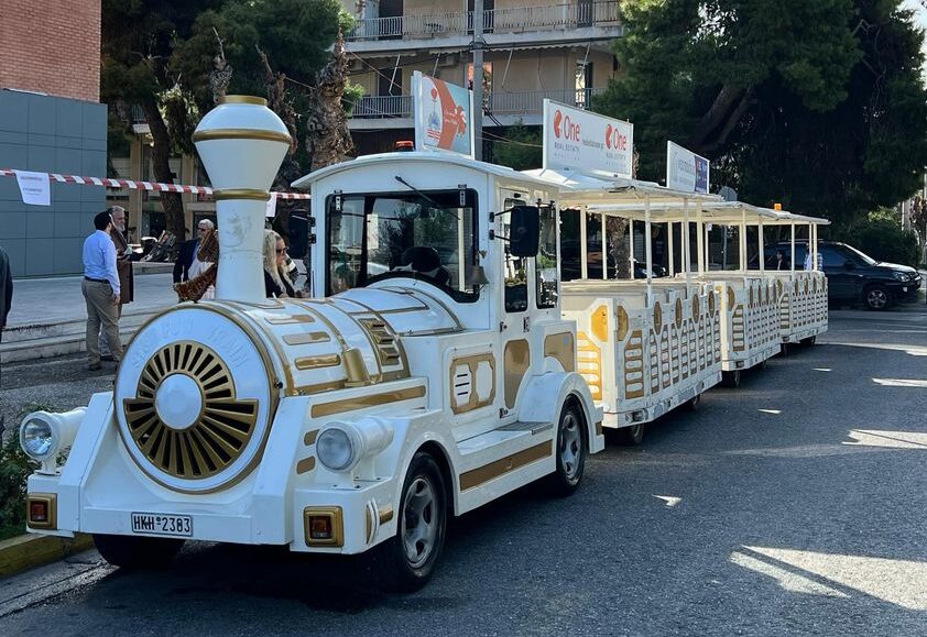 Ξεκίνησε δρομολόγια το χριστουγεννιάτικο τρενάκι 2 Ξεκίνησε δρομολόγια το χριστουγεννιάτικο τρενάκι 1