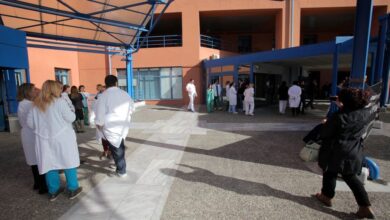 Πρωτοφανείς εικόνες χτες στο Αττικόν: Γιατί γέμισε με ράντζα η Παιδιατρική Κλινική 10