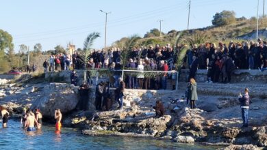 Με κατάνυξη και λαμπρότητα ο Αγιασμός των Υδάτων στην Ακτή Σκαραμαγκά - Βίντεο 13