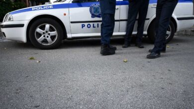 Απίστευτη πατέντα: Τραυματιοφορείς με στολές αστυνομικών 5