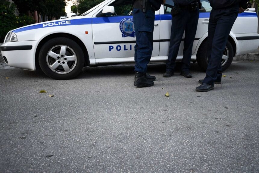 Απίστευτη πατέντα: Τραυματιοφορείς με στολές αστυνομικών 1