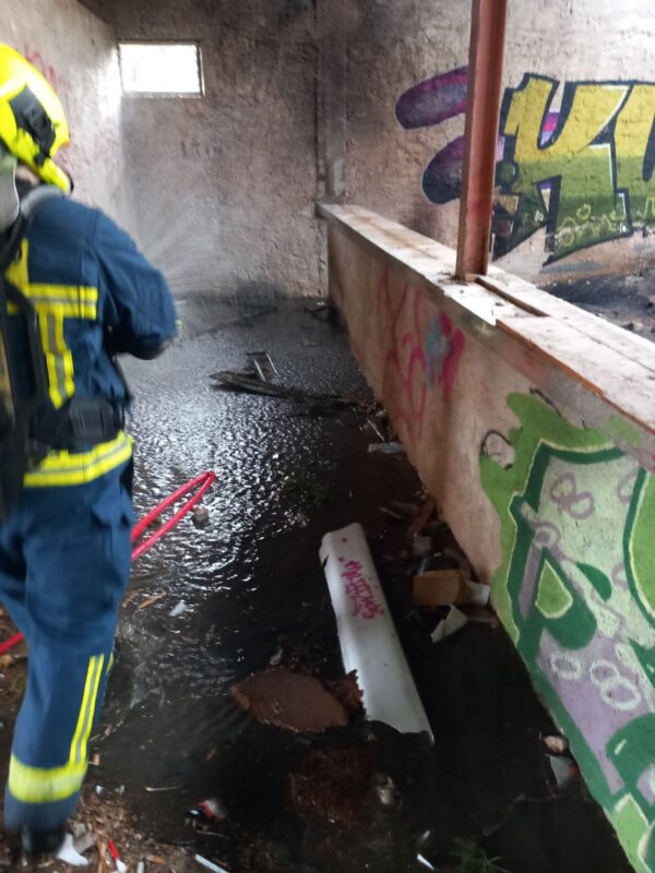 Κινητοποίηση της Πυροσβεστικής για φωτιά στο Στρατόπεδο 4 Κινητοποίηση της Πυροσβεστικής για φωτιά στο Στρατόπεδο 3