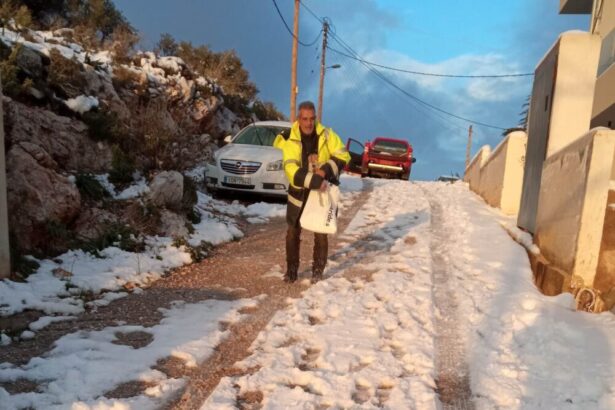 Αλάτι με τα χέρια σε δρόμο στο Άνω Δάσος! 11