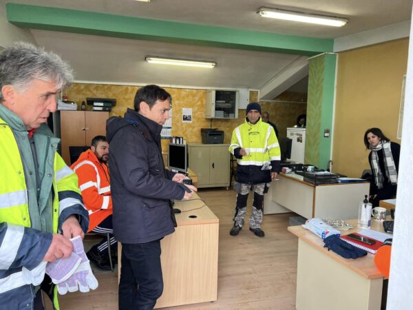Αρκετό το χιόνι στα ψηλά του Χαϊδαρίου, επιχείρηση για να μείνουν όλοι οι δρόμοι ανοιχτοί 4 Αρκετό το χιόνι στα ψηλά του Χαϊδαρίου, επιχείρηση για να μείνουν όλοι οι δρόμοι ανοιχτοί 3