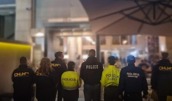 Εξαρθρώθηκε κύκλωμα σωματεμπορίας - Κρατούσαν φυλακισμένες 20 γυναίκες σε ξενοδοχείο 4 Εξαρθρώθηκε κύκλωμα σωματεμπορίας - Κρατούσαν φυλακισμένες 20 γυναίκες σε ξενοδοχείο 3