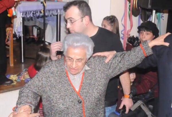 Όταν η Δόμνα Σαμίου τραγούδησε στο Χαϊδάρι τα τολμηρά "Αποκριάτικα"! 6 Όταν η Δόμνα Σαμίου τραγούδησε στο Χαϊδάρι τα τολμηρά "Αποκριάτικα"! 5