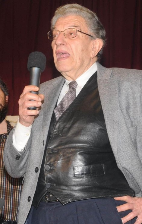 Όταν η Δόμνα Σαμίου τραγούδησε στο Χαϊδάρι τα τολμηρά "Αποκριάτικα"! 10 Όταν η Δόμνα Σαμίου τραγούδησε στο Χαϊδάρι τα τολμηρά "Αποκριάτικα"! 9