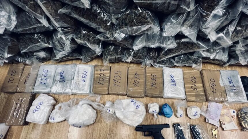 "Ντου" της ΕΛ.ΑΣ. σε αποθήκη στο Αιγάλεω: 122 κιλά χασίς και 17 κιλά κοκαΐνης 1