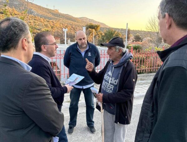 Ο Άρης Πανόπουλος στις γειτονιές της Αφαίας Σκαραμαγκά, που ανησυχούν 4 Ο Άρης Πανόπουλος στις γειτονιές της Αφαίας Σκαραμαγκά, που ανησυχούν 3