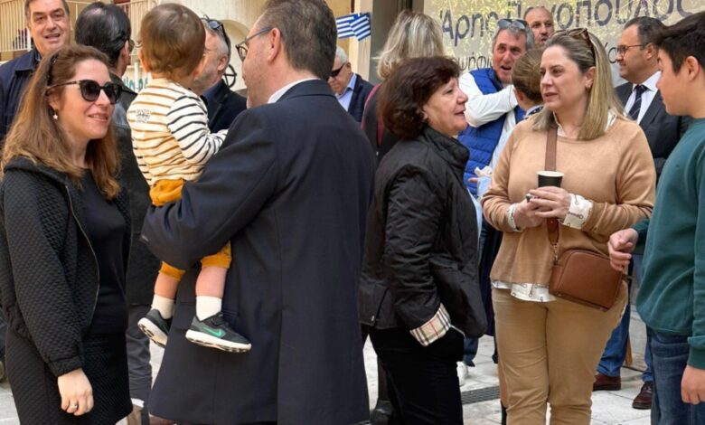 Στα γιορτινά του το εκλογικό κέντρο Πανόπουλου 2 Στα γιορτινά του το εκλογικό κέντρο Πανόπουλου 1