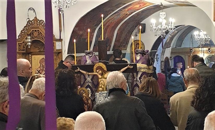 «Σήμερον κρεμάται επί ξύλου» - Κατανυκτική η ατμόσφαιρα στο εκκλησάκι του Αγίου Γεωργίου στο Χαϊδάρι. 1