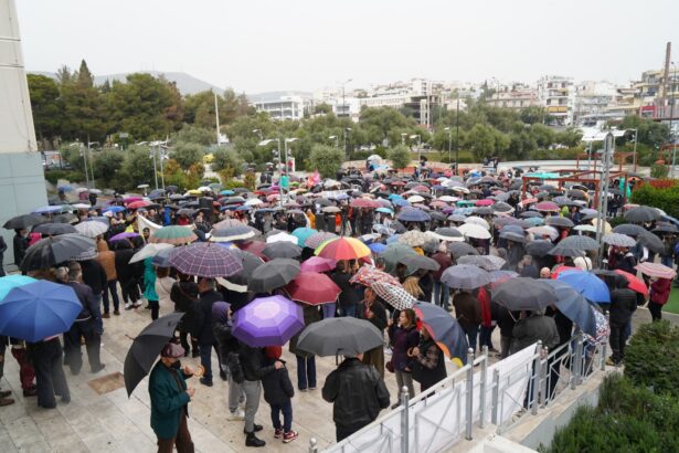 Στιγμιότυπα από τη μεγάλη "συγκέντρωση της ομπρέλας" 3
