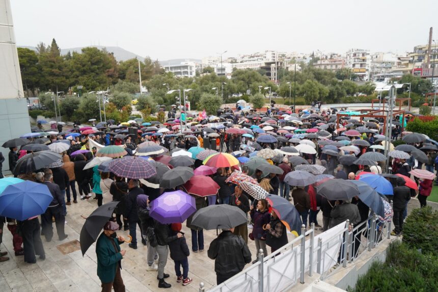 Στιγμιότυπα από τη μεγάλη "συγκέντρωση της ομπρέλας" 1