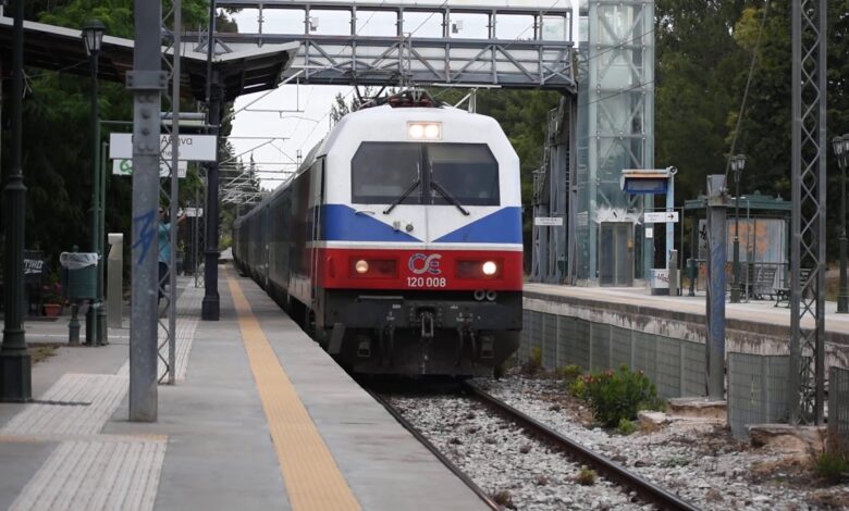 Intercity: Ακινητοποίηση συρμού, έμεινε από ρεύμα πριν τη Λάρισα 2 Intercity: Ακινητοποίηση συρμού, έμεινε από ρεύμα πριν τη Λάρισα 1