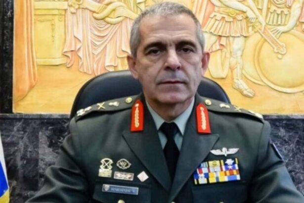 Επίσκεψη του αρχηγού ΓΕΣ στα στρατόπεδα Χαϊδαρίου 5