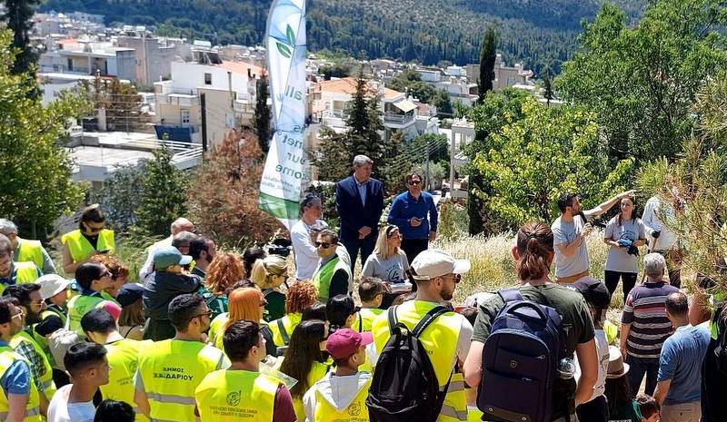Ούτε σήμερα κατάλαβε ο δήμαρχος πού έκανε δενδροφύτευση! 1