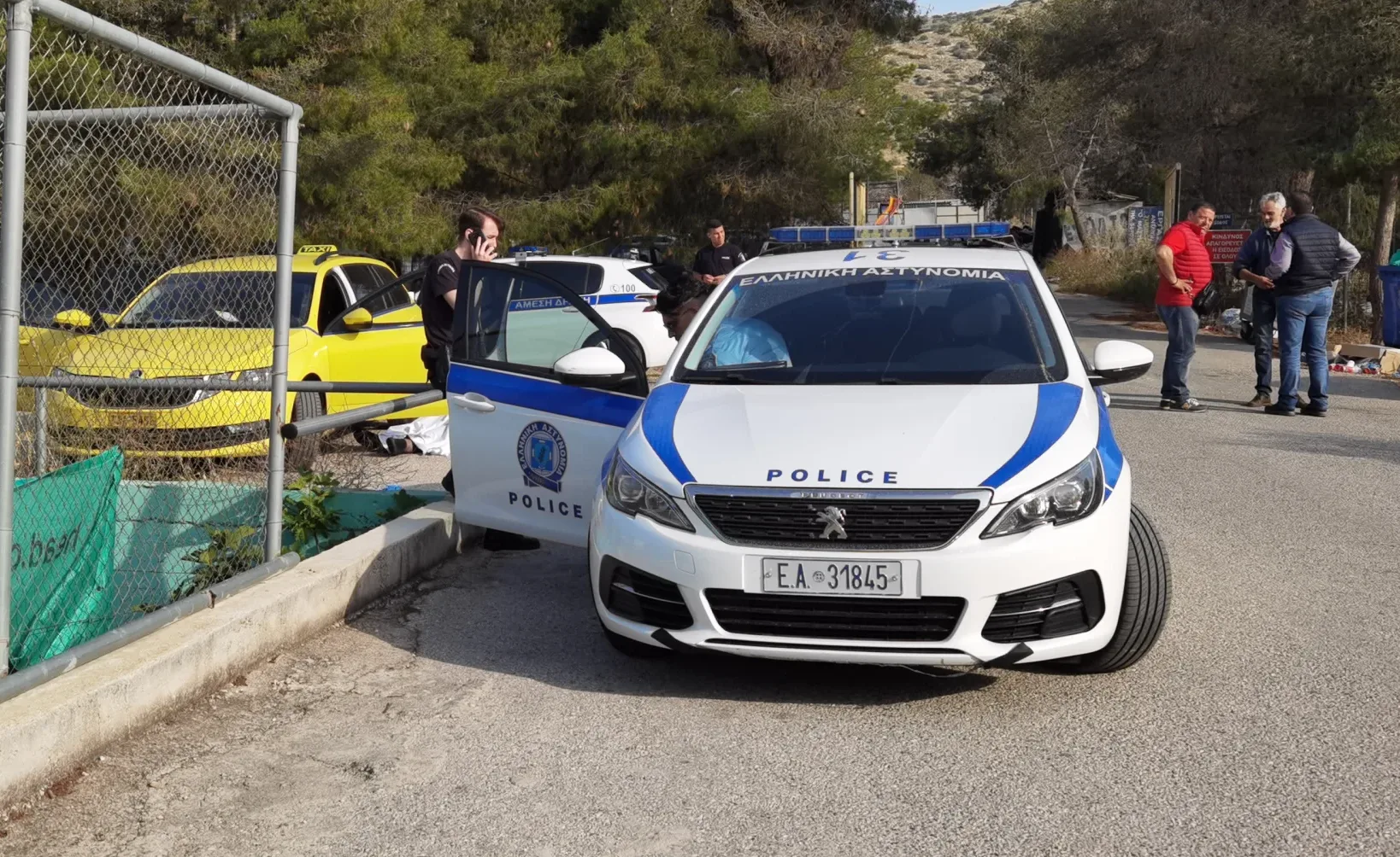 Χαϊδάρι: Οδηγός ταξί βρέθηκε νεκρός, έξω από το αυτοκίνητό του 4 Χαϊδάρι: Οδηγός ταξί βρέθηκε νεκρός, έξω από το αυτοκίνητό του 3