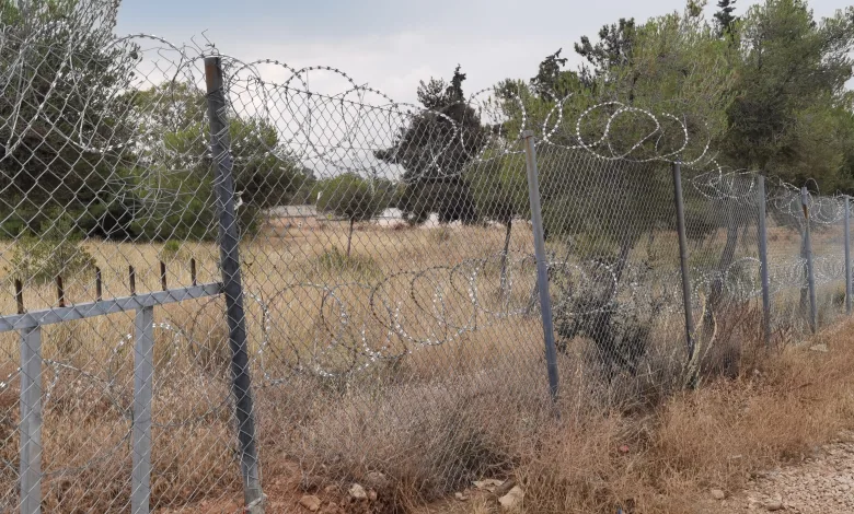 Χαϊδάρι: Συρματοπλέματα και "πόλεμος" τα Σαββατοκύριακα, αντί για αθλητισμό - ψυχαγωγία - περιπάτους 2 Χαϊδάρι: Συρματοπλέματα και "πόλεμος" τα Σαββατοκύριακα, αντί για αθλητισμό - ψυχαγωγία - περιπάτους 1