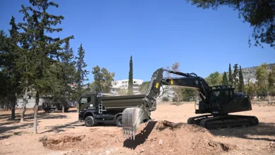 Μέσα στα Στρατόπεδα Χαϊδαρίου χτίζεται μια χακί πολιτεία, που "δεν θα έχει να ζηλέψει τίποτα από τις περιβόητες Αμερικανικές Βάσεις" 32