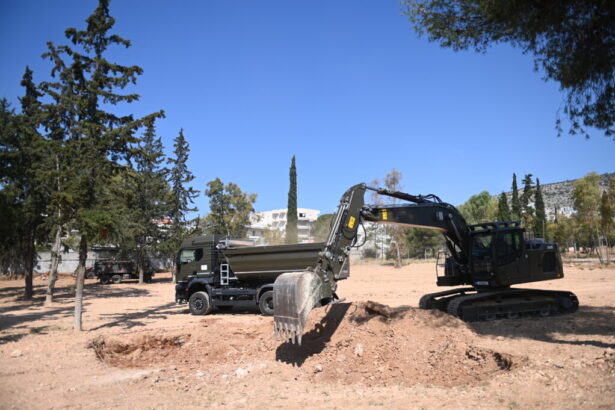 Μέσα στα Στρατόπεδα Χαϊδαρίου χτίζεται μια χακί πολιτεία, που "δεν θα έχει να ζηλέψει τίποτα από τις περιβόητες Αμερικανικές Βάσεις" 23