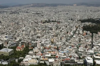 αθηναϊκή πολυκατοικία Ανακαινίζω – Νοικιάζω