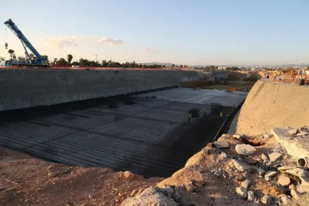 "Μας δουλεύετε; Πού θα βρεθούν τα "μπικινίνια" για τα μεγάλα έργα στη Δυτική Αθήνα που γράφετε κάθε τόσο;" 31