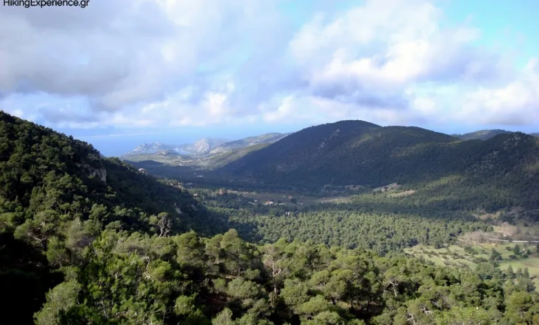 Ανάβαση Ορειβατικών Συλλόγων στα Γεράνεια Όρη ενάντια στα αιολικά πάρκα 2 Ανάβαση Ορειβατικών Συλλόγων στα Γεράνεια Όρη ενάντια στα αιολικά πάρκα 1