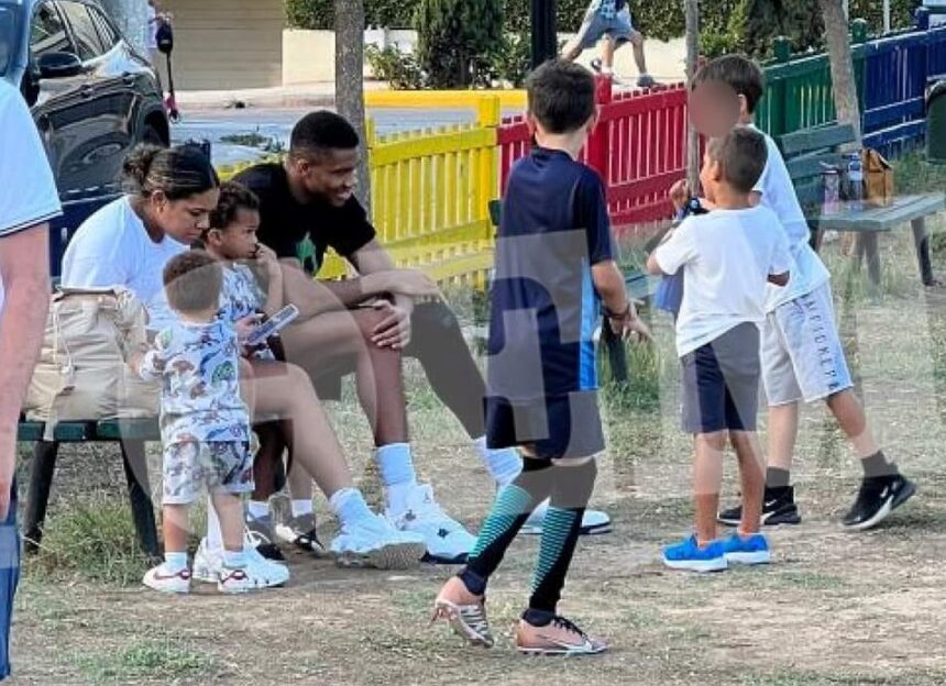 Πάντα ένας από μας 2 Πάντα ένας από μας 1