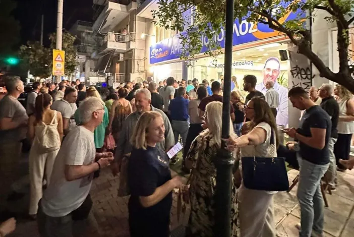 Ώρα Χαϊδάρι: Μια μουσική βραδιά έκπληξη που ξεσήκωσε την πόλη 2 Ώρα Χαϊδάρι: Μια μουσική βραδιά έκπληξη που ξεσήκωσε την πόλη 1