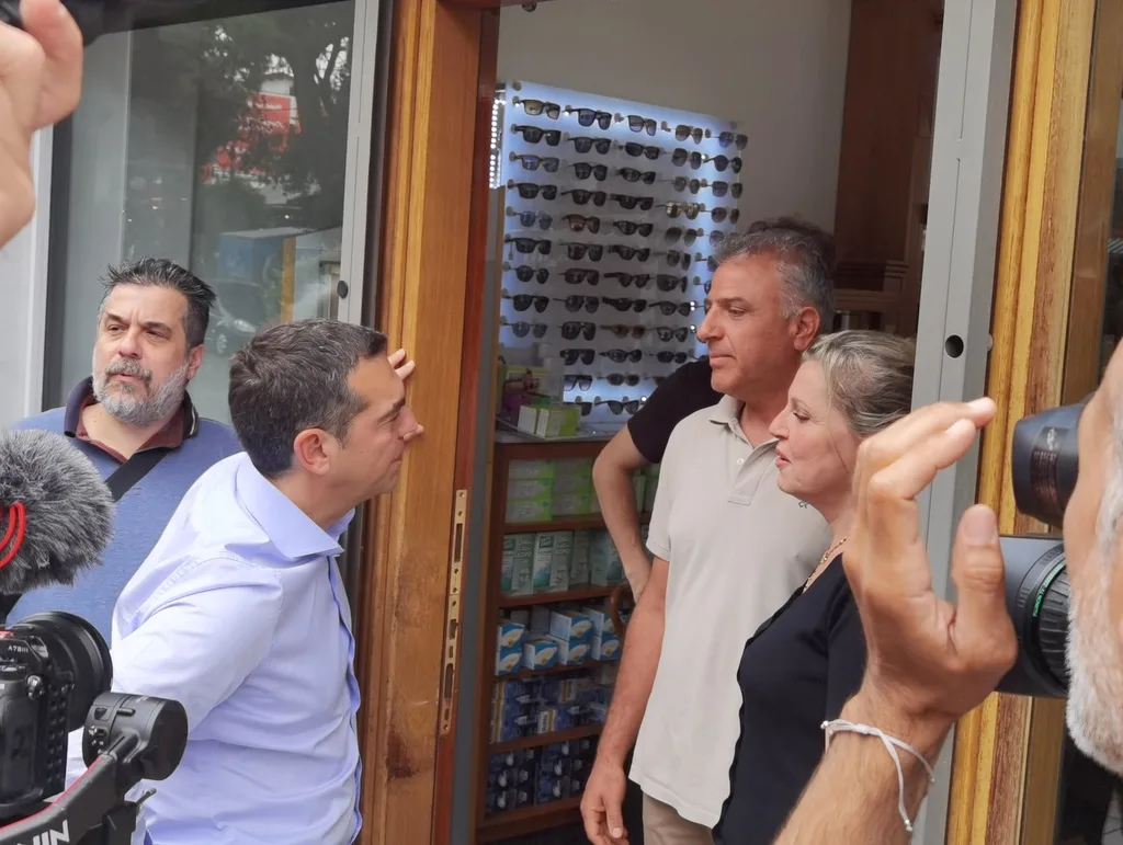 Ο Αλέξης Τσίπρας στο Χαϊδάρι δήλωσε... "ντεμοντέ" - Η βόλτα στην Καραϊσκάκη 19 Ο Αλέξης Τσίπρας στο Χαϊδάρι δήλωσε... "ντεμοντέ" - Η βόλτα στην Καραϊσκάκη 18