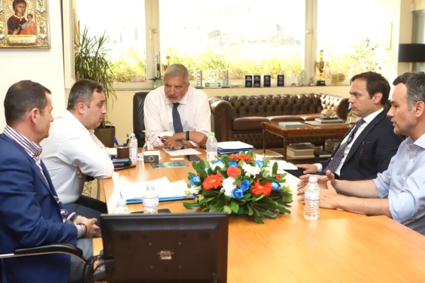 Συνάντηση Πατούλη - Ντηνιακού για τα έργα στο Χαϊδάρι 2 Συνάντηση Πατούλη - Ντηνιακού για τα έργα στο Χαϊδάρι 1