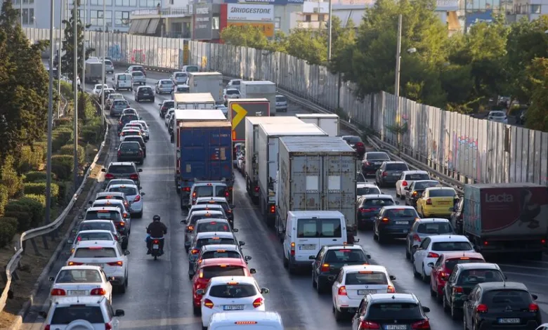 Πρόβλημα στον Κηφισό - Ακινητοποιημένη νταλίκα 2 Πρόβλημα στον Κηφισό - Ακινητοποιημένη νταλίκα 1