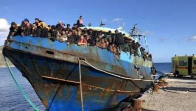 Πλοίο με μετανάστες στην Παλαιόχωρα Χανίων