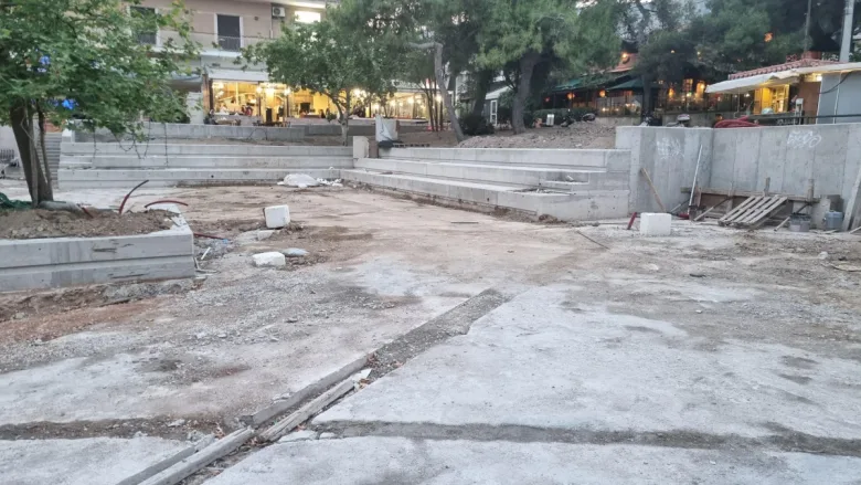 Αποστόλης Θεοφίλης: Φτιάχνουν "take αway" πλατεία και πεζόδρομο... κάπου στο φθινόπωρο! 2 Αποστόλης Θεοφίλης: Φτιάχνουν "take αway" πλατεία και πεζόδρομο... κάπου στο φθινόπωρο! 1