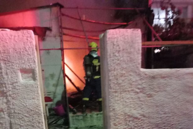 Μεγάλη φωτιά σε σπίτι βρίσκεται σε εξέλιξη στο Δάσος - Κινητοποίηση της Πυροσβεστικής 51