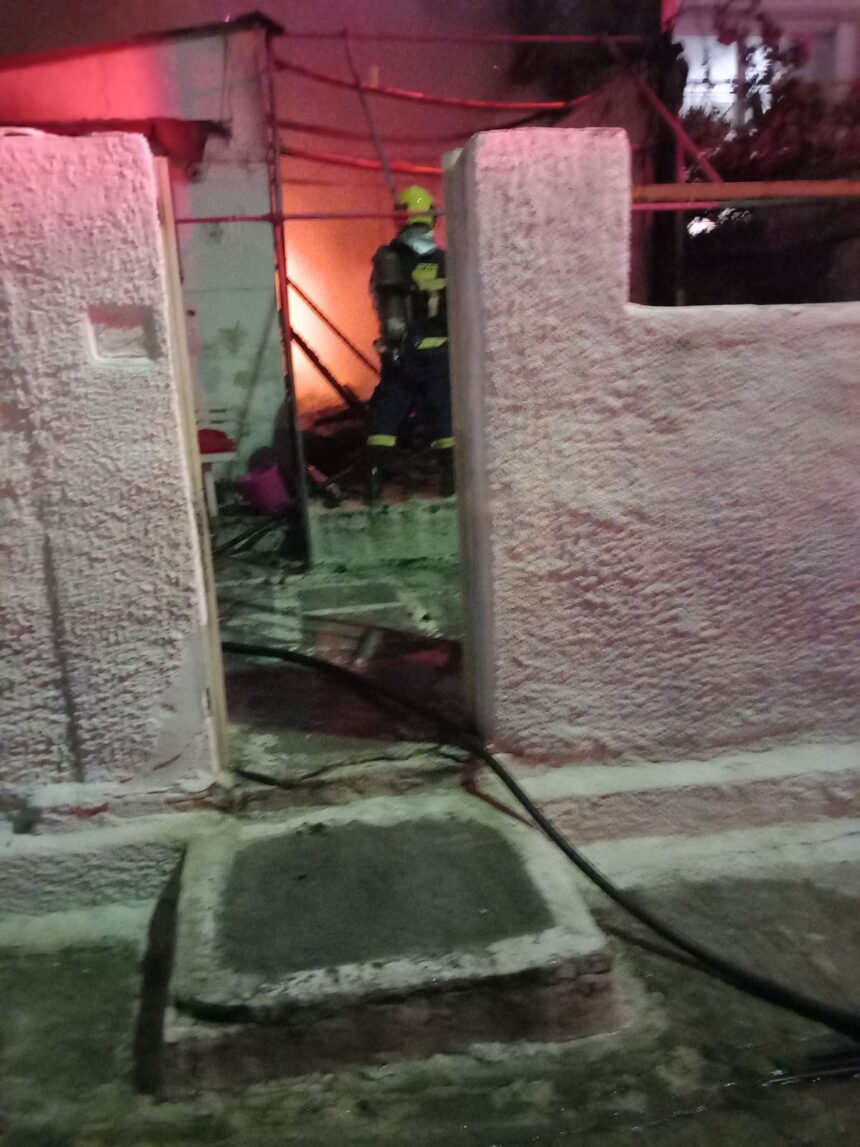 Μεγάλη φωτιά σε σπίτι βρίσκεται σε εξέλιξη στο Δάσος - Κινητοποίηση της Πυροσβεστικής 1