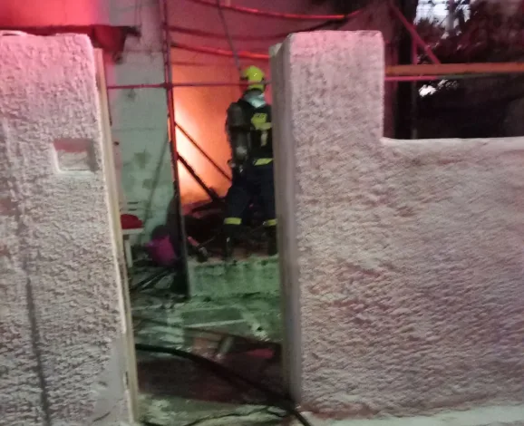 Μεγάλη φωτιά σε σπίτι βρίσκεται σε εξέλιξη στο Δάσος - Κινητοποίηση της Πυροσβεστικής 2 Μεγάλη φωτιά σε σπίτι βρίσκεται σε εξέλιξη στο Δάσος - Κινητοποίηση της Πυροσβεστικής 1