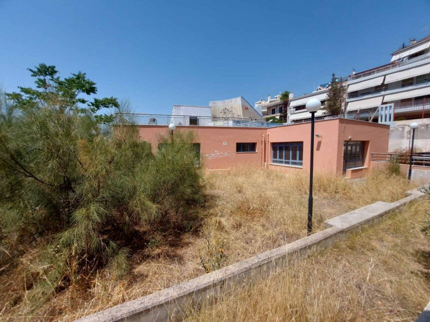 Επικίνδυνο δημόσιο κτήριο στο Χαϊδάρι - Κατά τα άλλα... "πολύ υψηλός κίνδυνος για φωτιά" και απαγόρευση κυκλοφορίας! 1