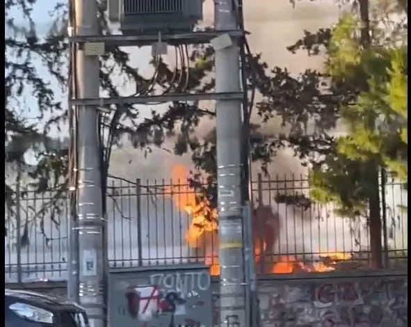 Βίντεο από τη σημερινή φωτιά στο Δαφνί 2 Βίντεο από τη σημερινή φωτιά στο Δαφνί 1