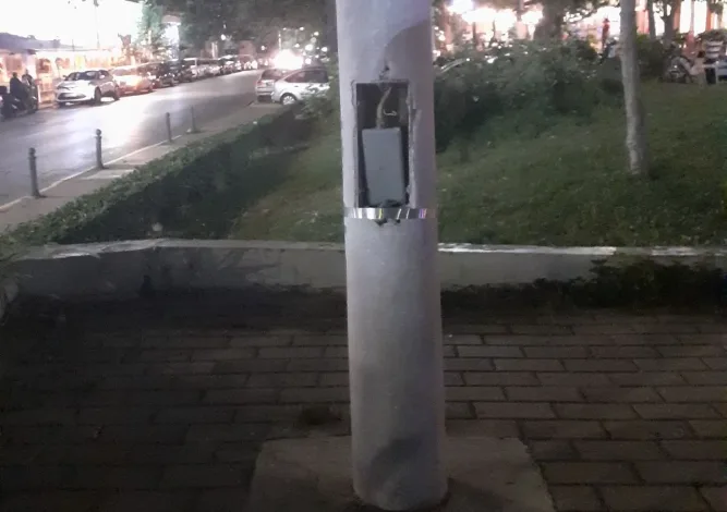 Παππούς ανήσυχος στην Πλατεία Ηρώων, 21/7 2 Παππούς ανήσυχος στην Πλατεία Ηρώων, 21/7 1