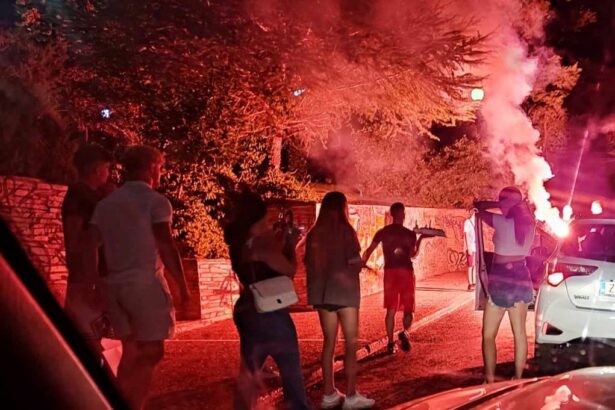 "Πέρα βρέχει"... Άναψαν βεγγαλικό κάτω από τα πεύκα! 29