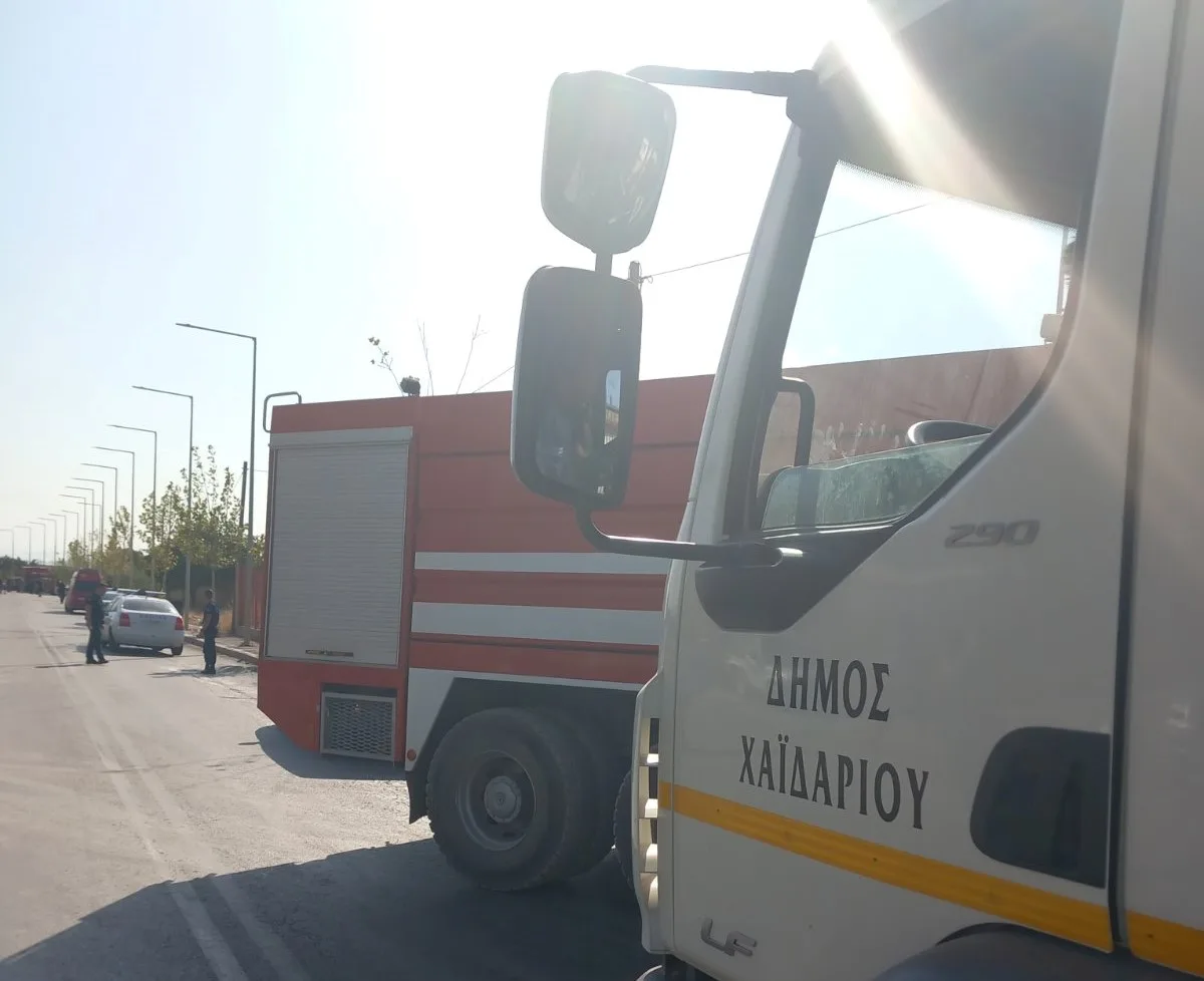 Φωτιά μαίνεται σε επιχειρήσεις στον Ασπρόπυργο - Βαριά η ατμόσφαιρα 2 Φωτιά μαίνεται σε επιχειρήσεις στον Ασπρόπυργο - Βαριά η ατμόσφαιρα 1