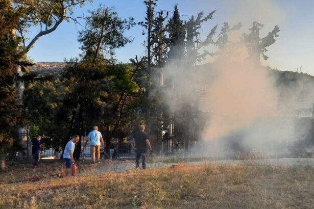 Ο γνωστός εμπρηστής χτύπησε πάλι σήμερα στη Βουλγαροκτόνου, στο Δαφνί 11