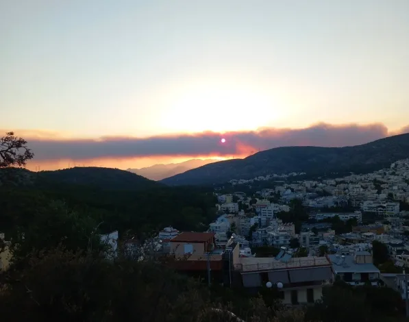 Το μαύρο πέπλο από το Λουτράκι μας βάζει ανησυχία, αλλά και σε επιφυλακή 2 Το μαύρο πέπλο από το Λουτράκι μας βάζει ανησυχία, αλλά και σε επιφυλακή 1
