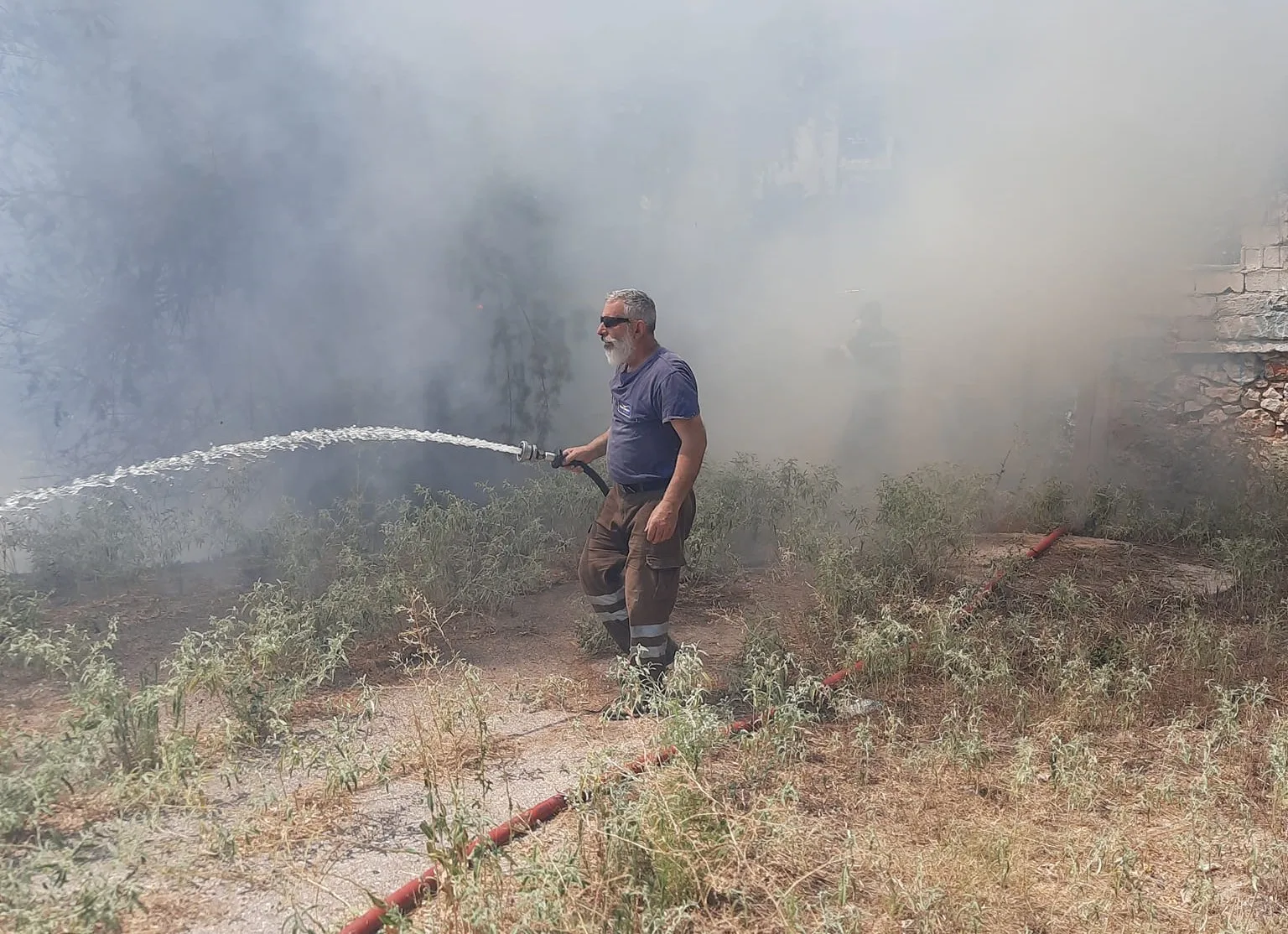 Φωτιά σήμερα το μεσημέρι στο Δαφνί 6 Φωτιά σήμερα το μεσημέρι στο Δαφνί 5