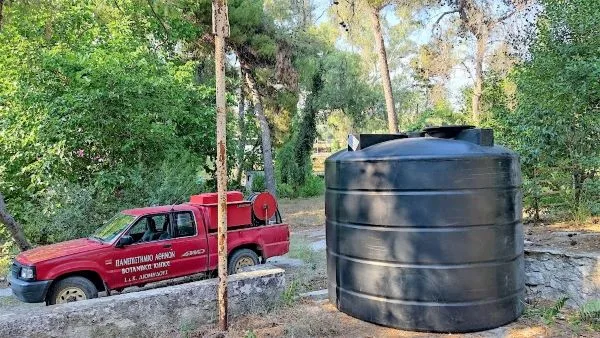 Είδαν ευκαιρία στην παλιά δεξαμενή 30 τόνων του πρώην κάμπινγκ Δαφνίου 6 Είδαν ευκαιρία στην παλιά δεξαμενή 30 τόνων του πρώην κάμπινγκ Δαφνίου 5
